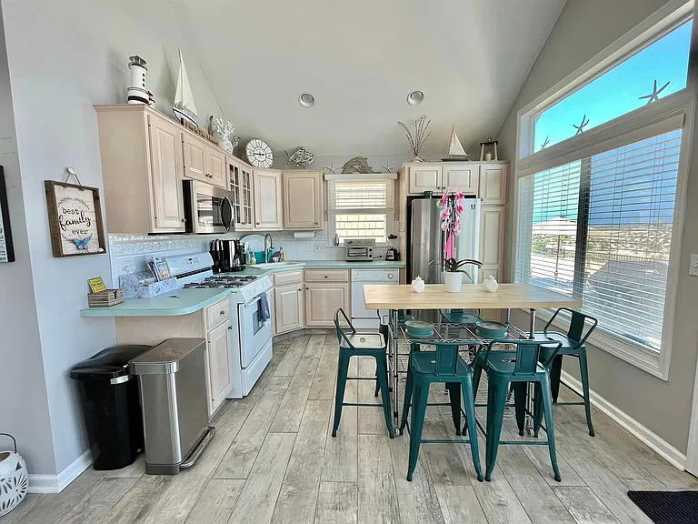 3174 Ocean Rd — Photo 3