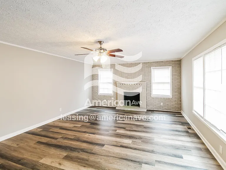 1557384_002_wm_-_living_room_13604792.jpg