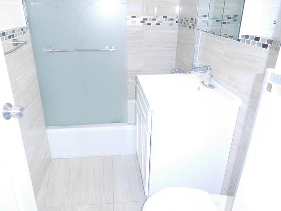 4th image of 16-70 Bell Blvd #238