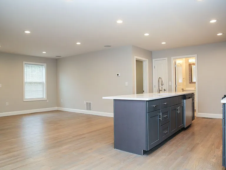 517 Admiral St — Photo 11