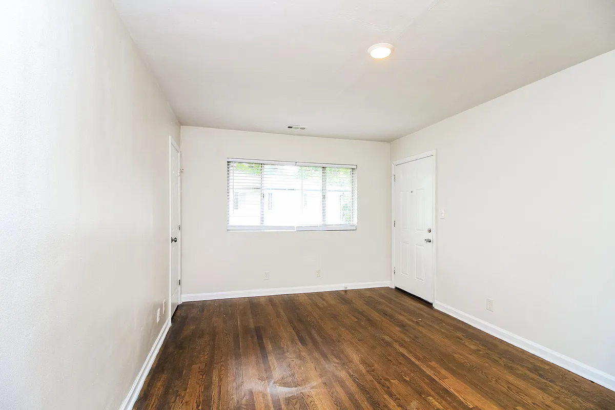 Building Photo - 615 3rd Ave #F24