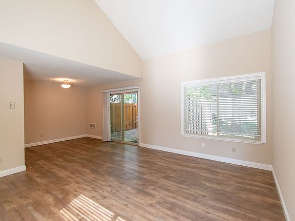 4th image of 2656 Kentworth Way