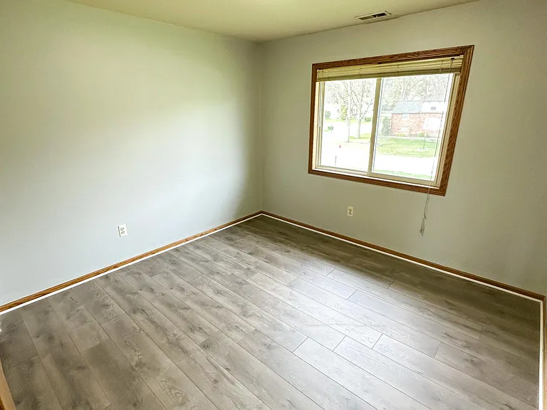 1687 S Riverside Ave #8 — Photo 12