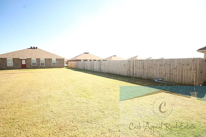 3718 Churchill Dr — Photo 3