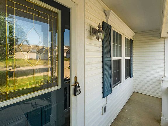 3rd image of 4283 Knoll Crest Dr