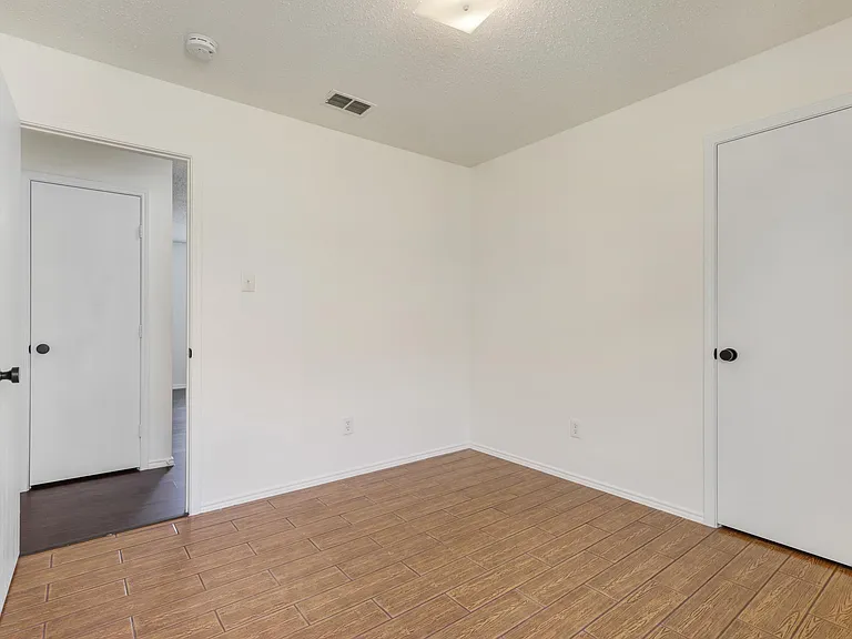 4816 Waterford Dr — Photo 12