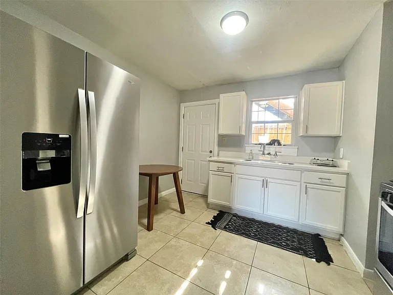 2411 Bastrop St #2 — Photo 10