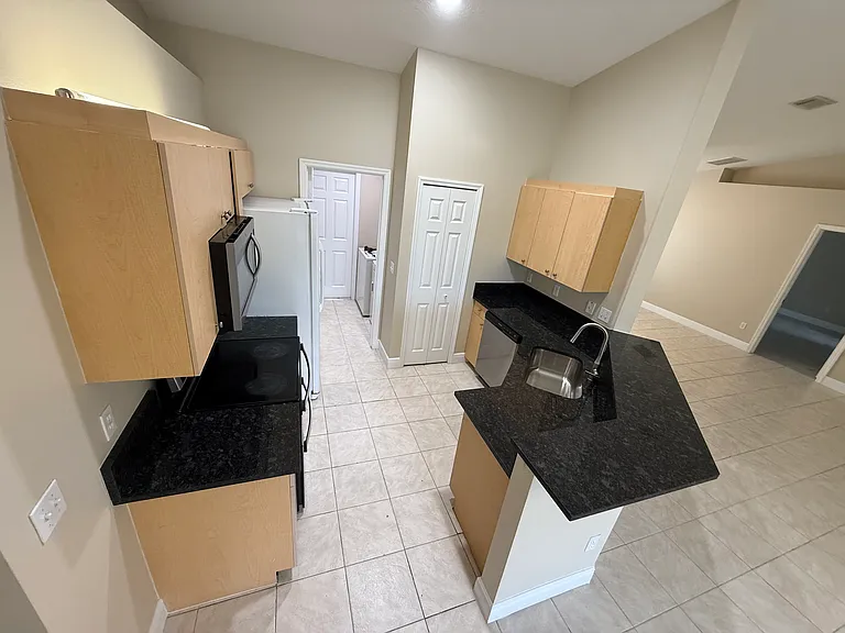 3561 SW San Benito St — Photo 15