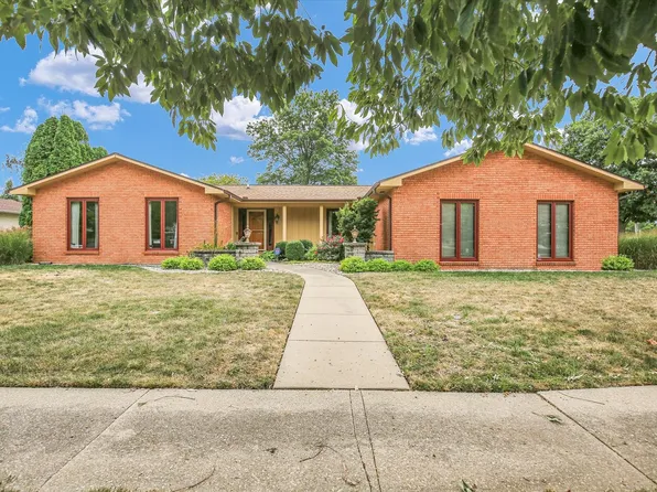 1103 Ross Dr, Champaign, IL 61821