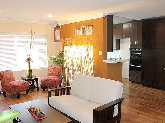 5th image of 13833 Oxnard St APT 18