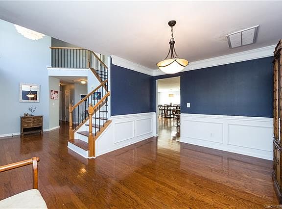 5th image of 306 White Water Dr