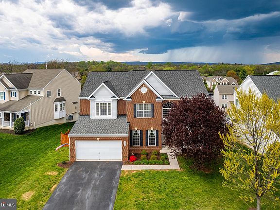 2nd image of 920 Kennedy Dr