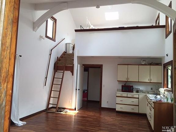 4th image of 9 Mercury Ave