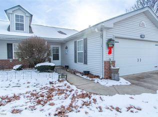 551 Heatherwoods Dr, Elyria, OH 44035