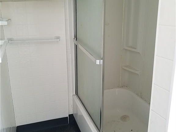 5th image of 653 E 126th St