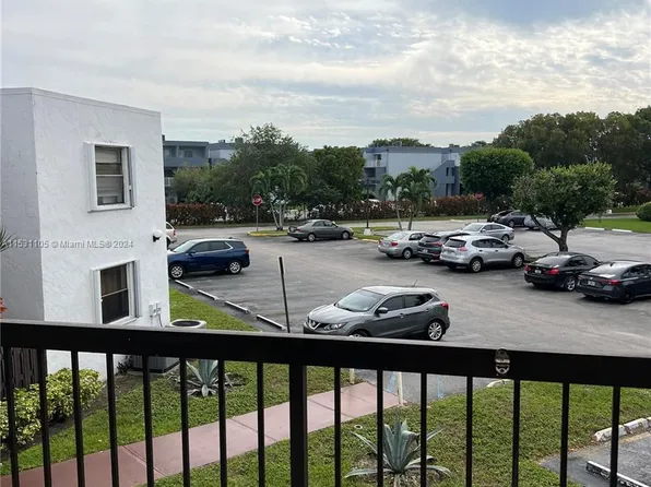 9419 Fontainebleau Blvd APT 213, Miami, FL 33172