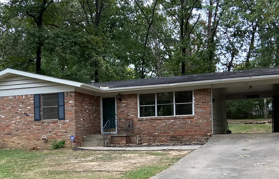 201 Hiawatha Dr