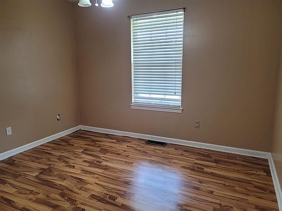 2nd image of 124 Yukon Ct