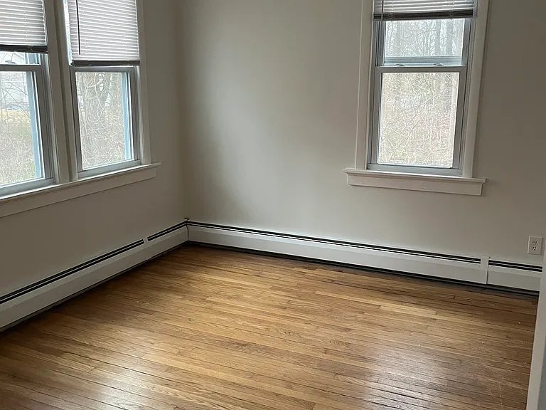 148 Mason Ave — Photo 9