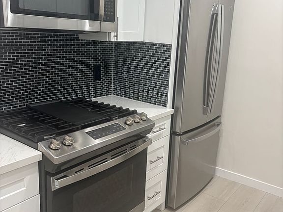 4th image of 717 Strand St APT 3