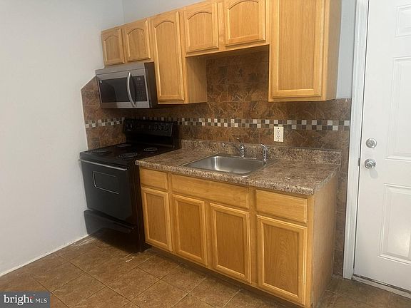 3rd image of 2423 W Norris St