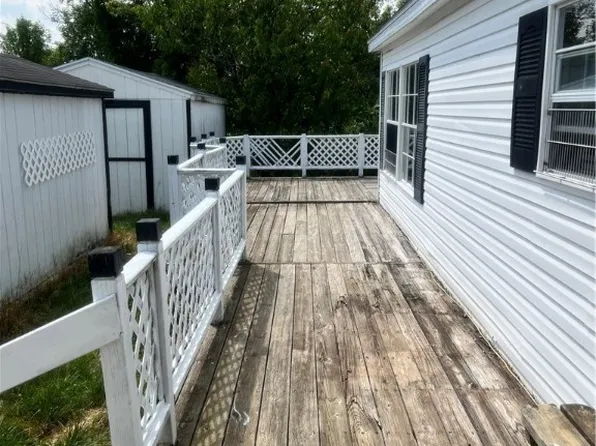 237 Crabapple Dr, Canandaigua, NY 14424