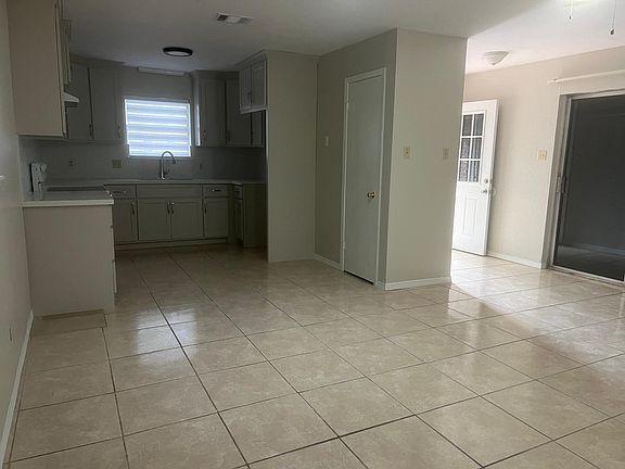 3rd image of 1700 W Gastel Cir #3