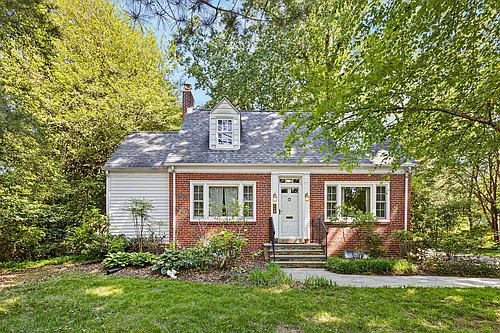 112 W Park Pl Photo 1