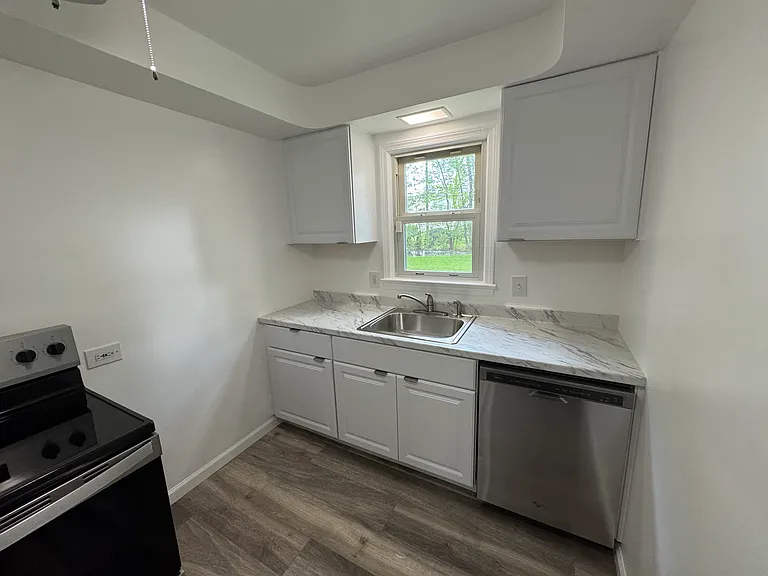 1411 Eastwood Ave — Photo 31