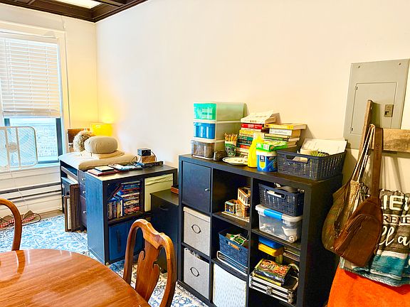 3rd image of 915 W Sheridan Rd APT 21