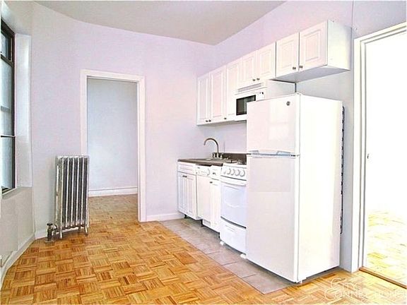 3rd image of 304 W 14th St APT 5D
