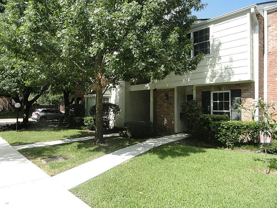 1st image of 1327 Country Place Dr