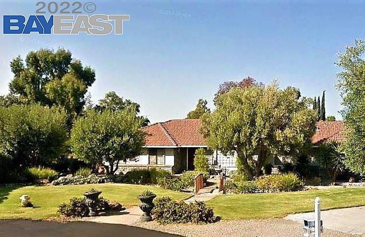 1st image of 23054 La Casa Ct