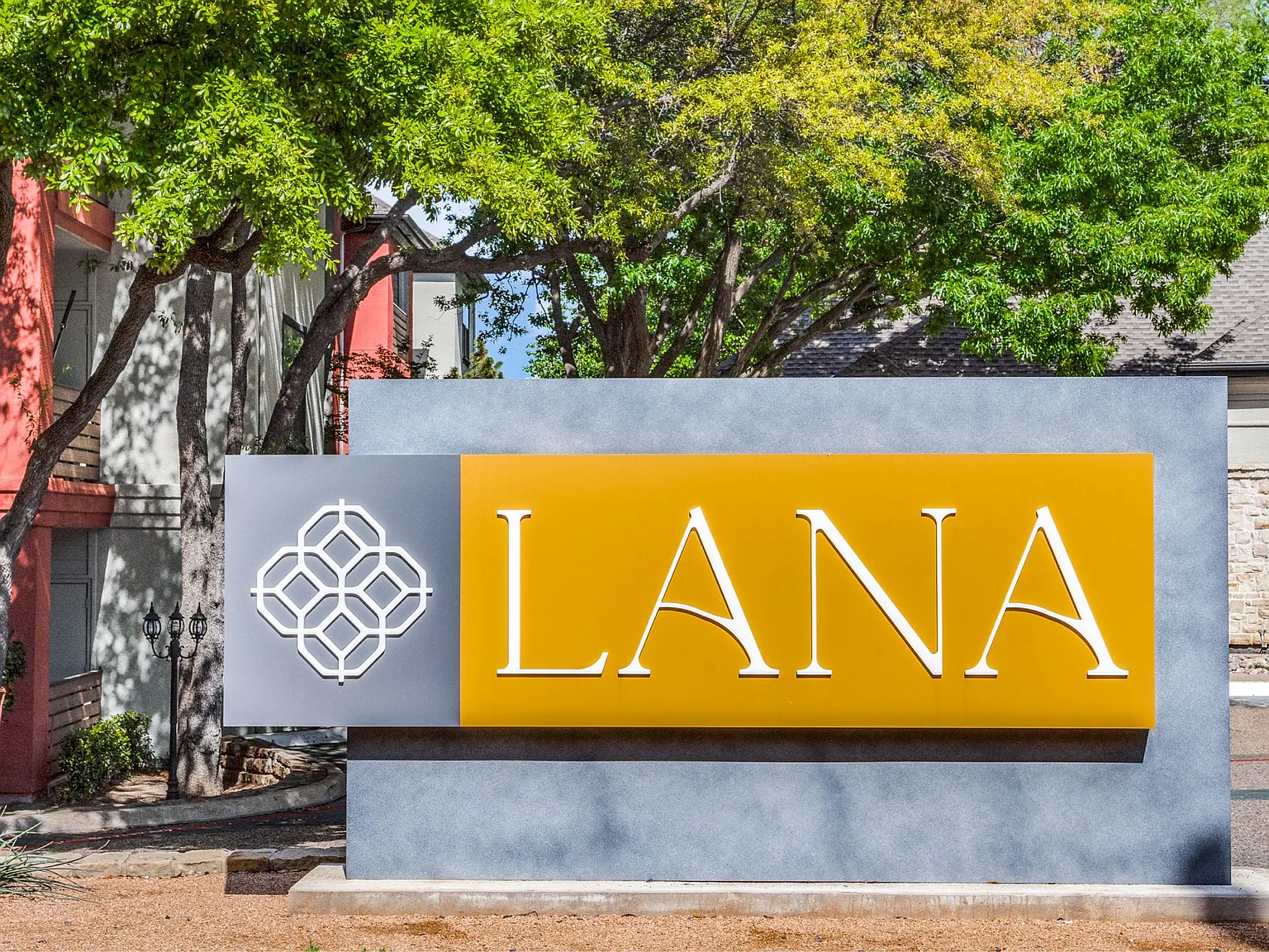 The Lana — Photo 3