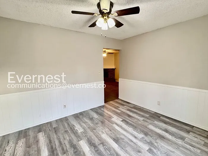 1756 S Pine Ave — Photo 9