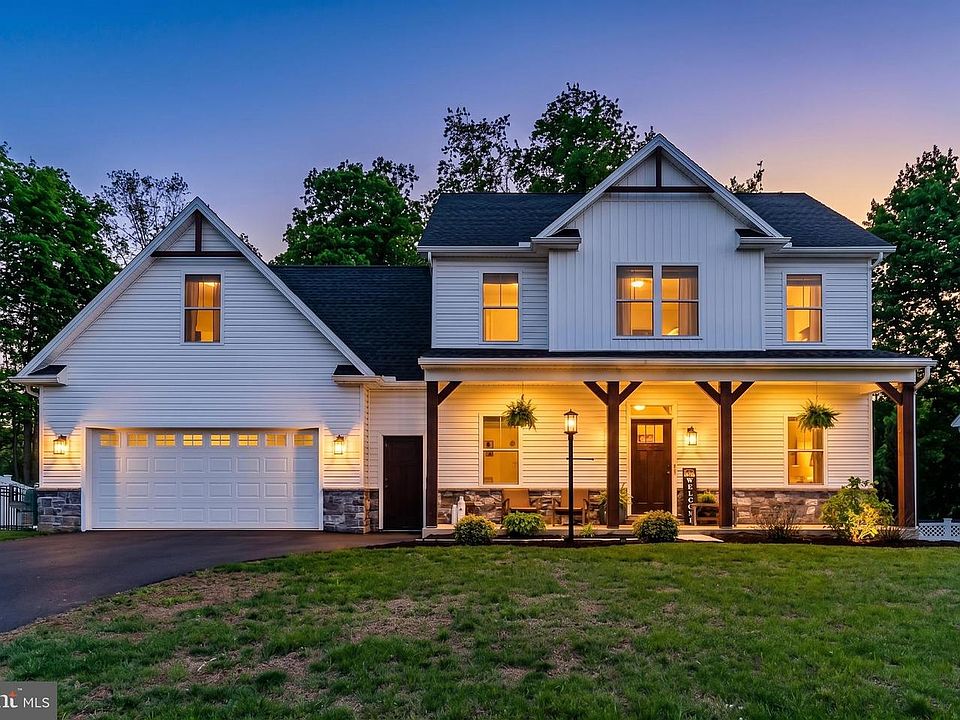 1st image of 228 Parkway Dr