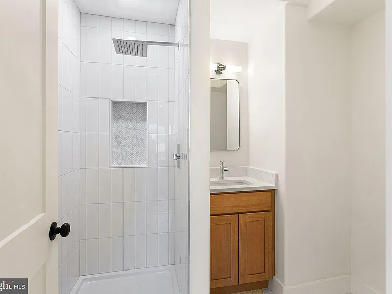 300 Kings Hwy E #C — Photo 21
