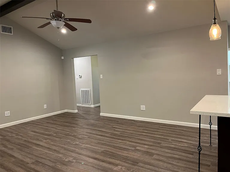 304 S Shadowbend Ave — Photo 20