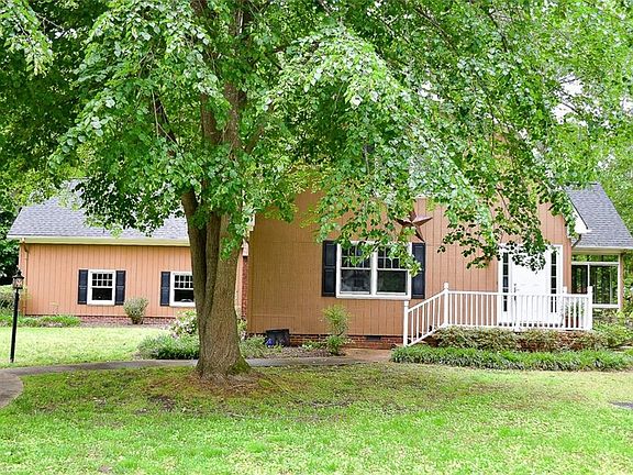 3rd image of 3812 Thalia Dr