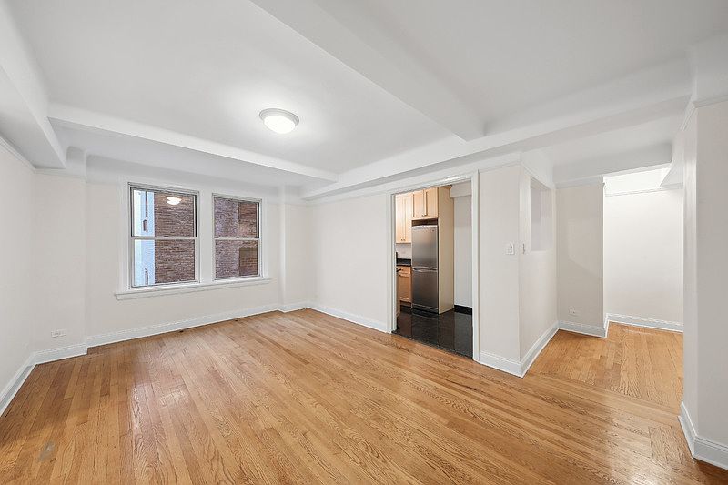 1st image of 25 E 10th St APT 6E