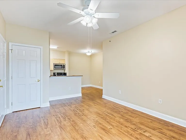 North Pointe Apartments — Photo 91