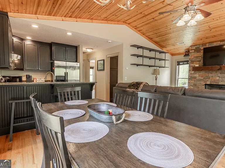 597 Meadow Brook Ln — Photo 29