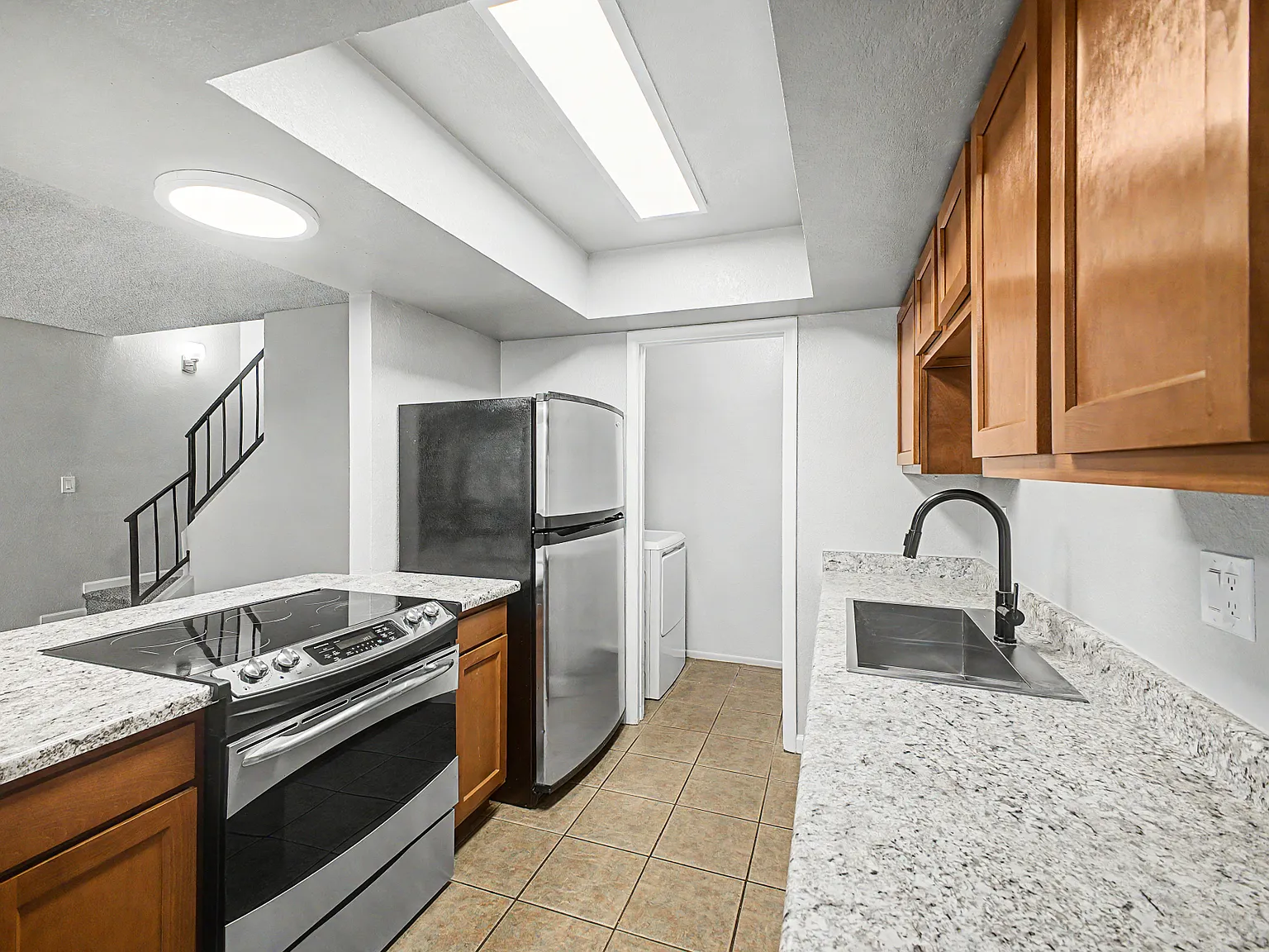2 bed, 1.5 bath, 1000 sqft, $1,395 — Photo 2
