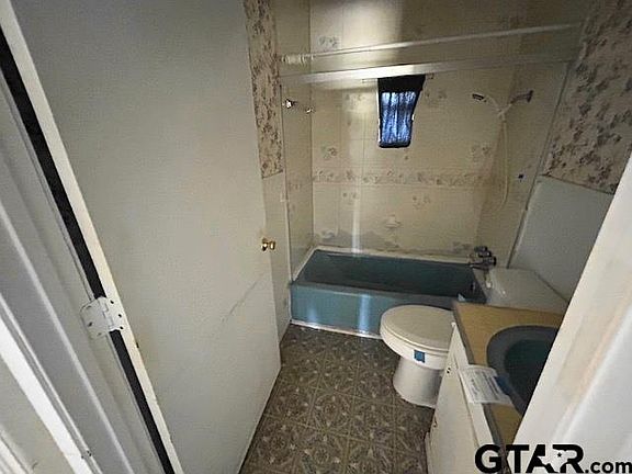 4th image of 1328 Church St