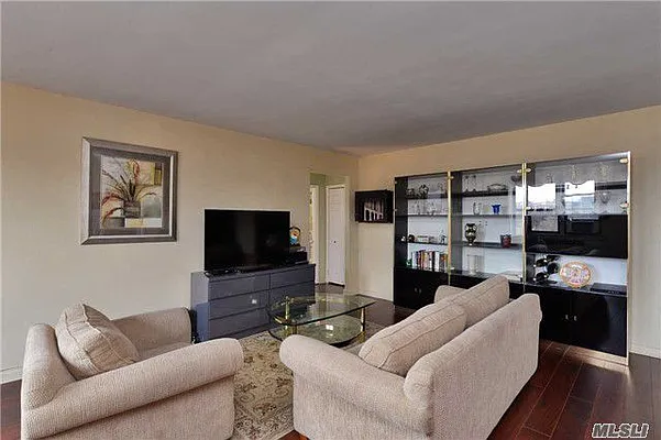 Sold by Benjamin Realty Since 1980 | media 15