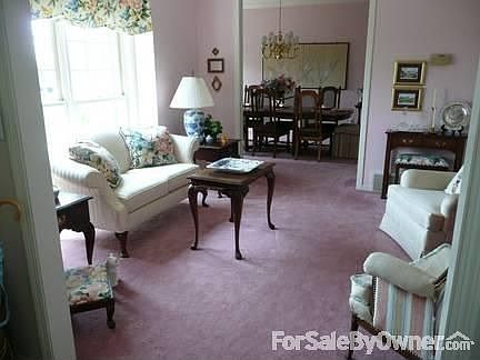 5th image of 605 Hillcrest Dr