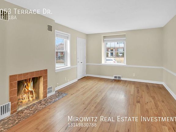 3rd image of 1053 Terrace Dr