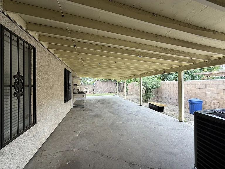 560 S Quince Ave — Photo 27