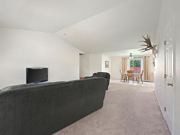 2nd image of 647 Meadowood Ct