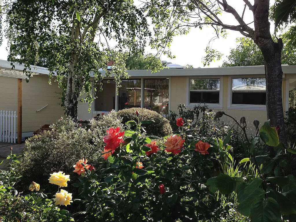 104 Harbor Dr photo 1